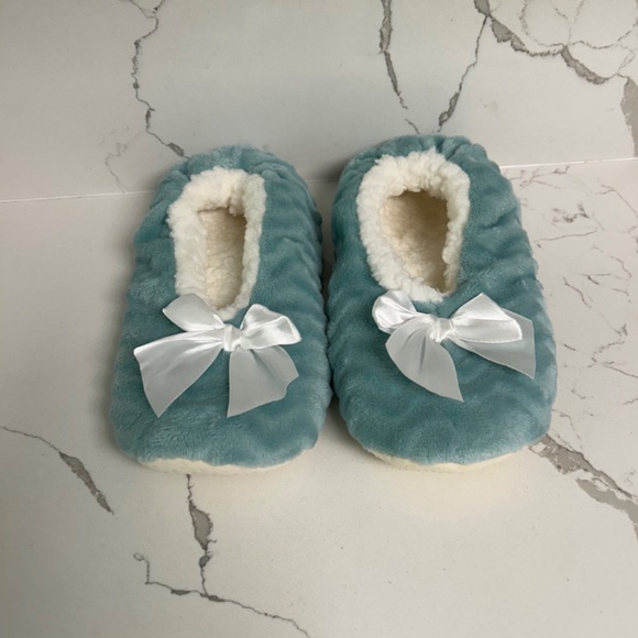 Soft Fleece Lined Slippers Women’s Small - Picture 2 of 3